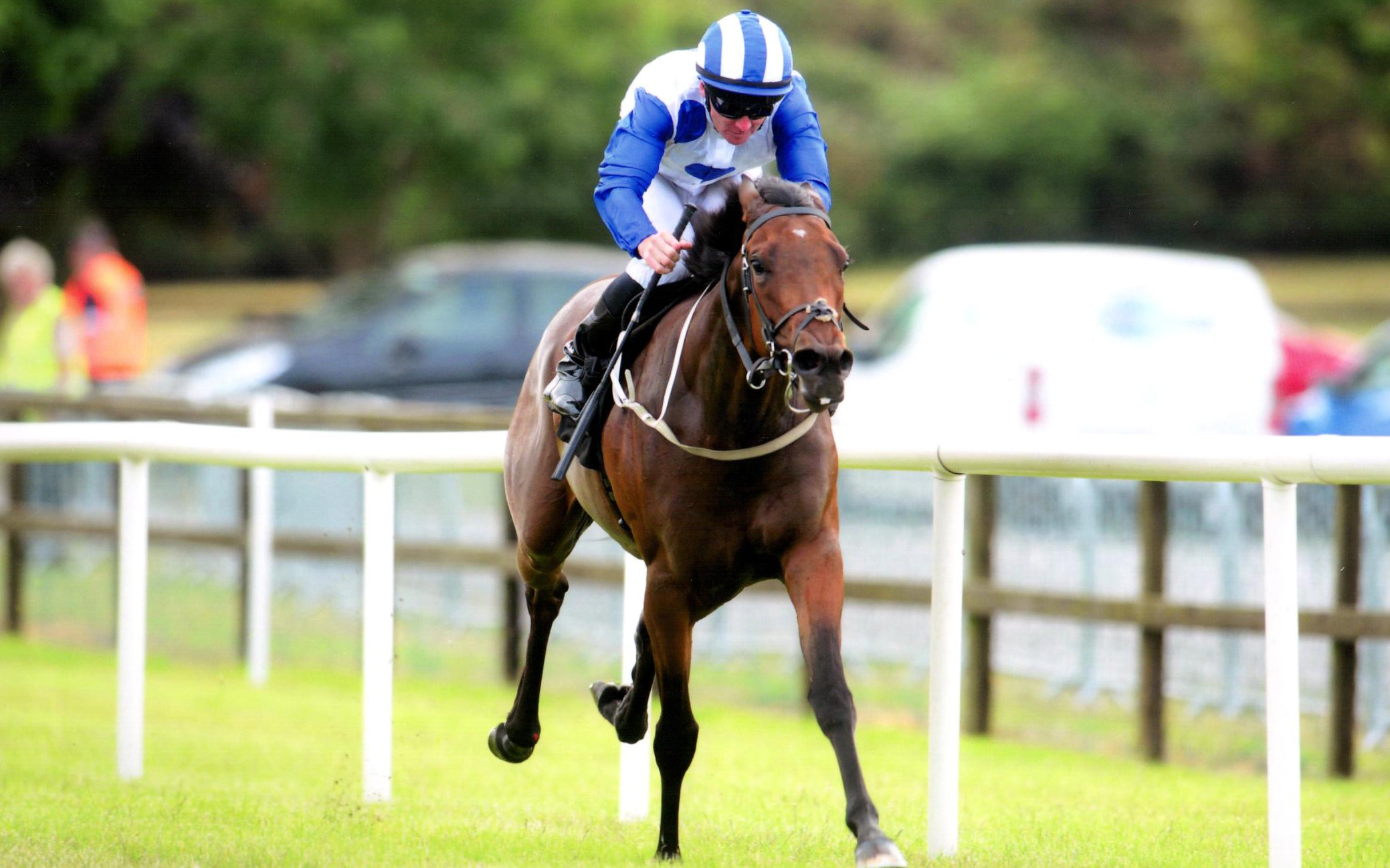 BAILLY and Gary Carroll quicken for home in the 5f maiden at Bellewstown, 5th July 2018.jpg